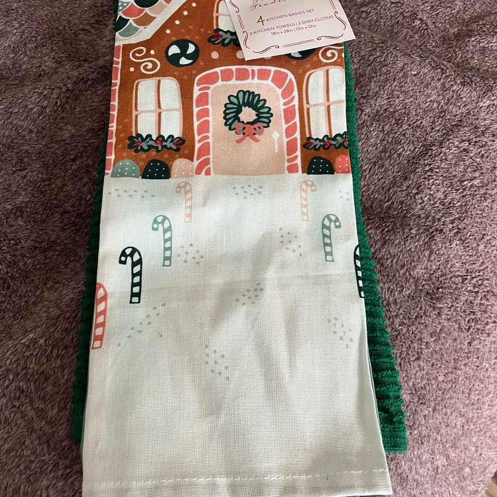 Festive Green/ Gingerbread Kitchen Towel Set 4 Piece
